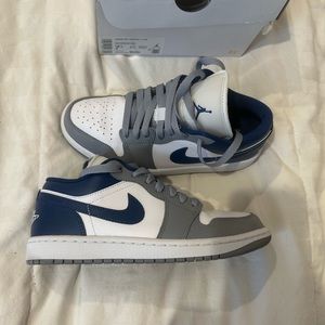 Nike Air Jordan 1 Low Womens 7.5 Stealth/ French blue-white